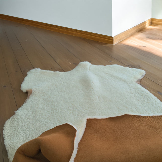 Curly Shearling Sheepskin Hide 12mm Wool Length – Ecru