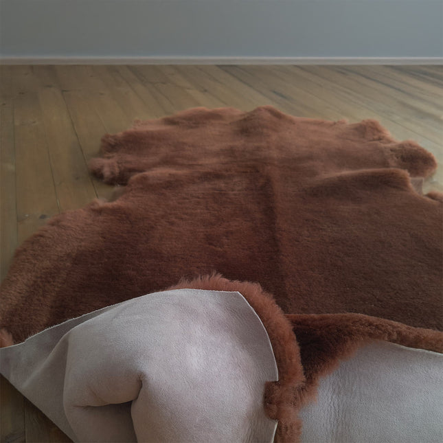 Equestrian Sheepskin Hide 26 mm Wool Length – Brown