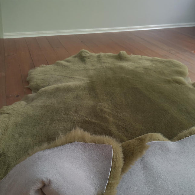 Equestrian Sheepskin Hide 26 mm Wool Length – Mind Green