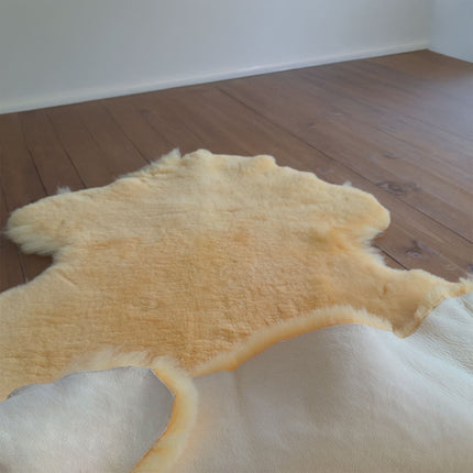 Medical Sheepskin Hide 28 mm Wool Length – Natural